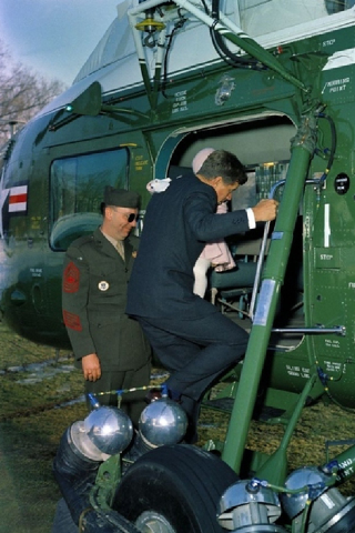Illustration for article titled Rare Glimpses Inside Marine One